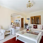 White By Sapvillas Villa *