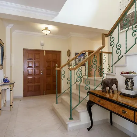 וילה White By Sapvillas *